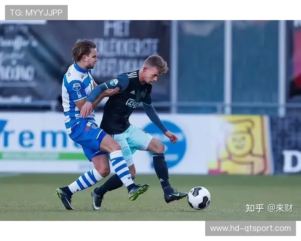 曼联主场对阵埃弗顿战绩占优，下半场防守成隐患